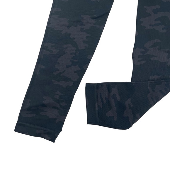 Spanx Look at Me Now Womens Size Medium Seamless Cropped Leggings Black Camo NWT - Picture 11 of 13